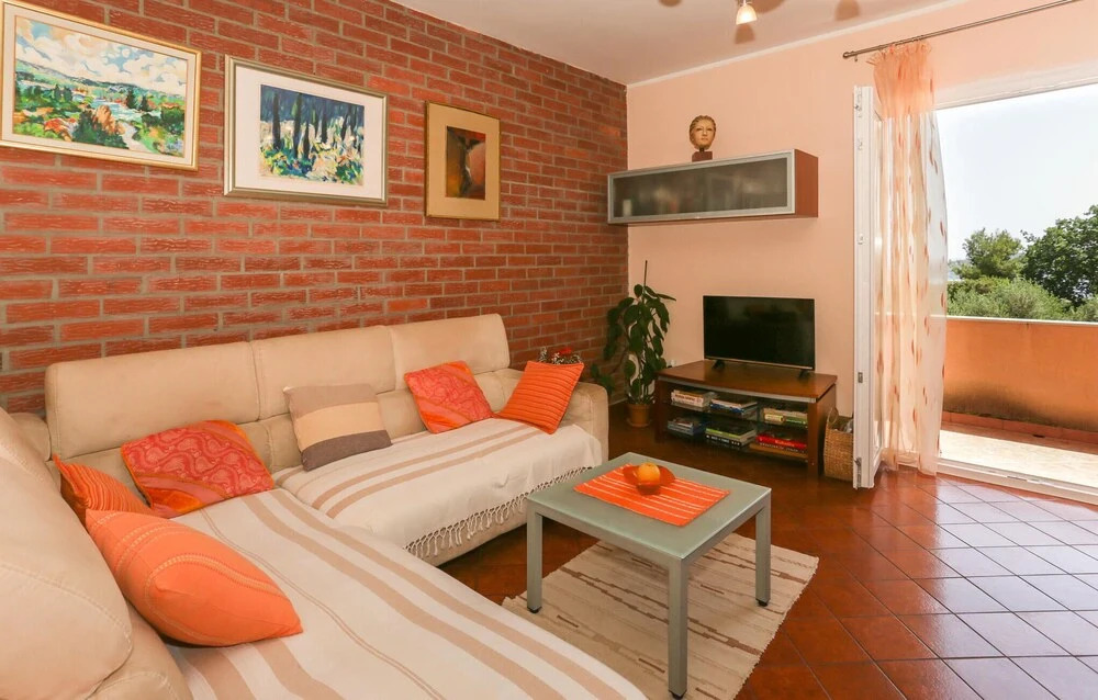 Stunning Home in Kastel Sucurac With 5 Bedrooms, Wifi and Outdoor Swimming Pool