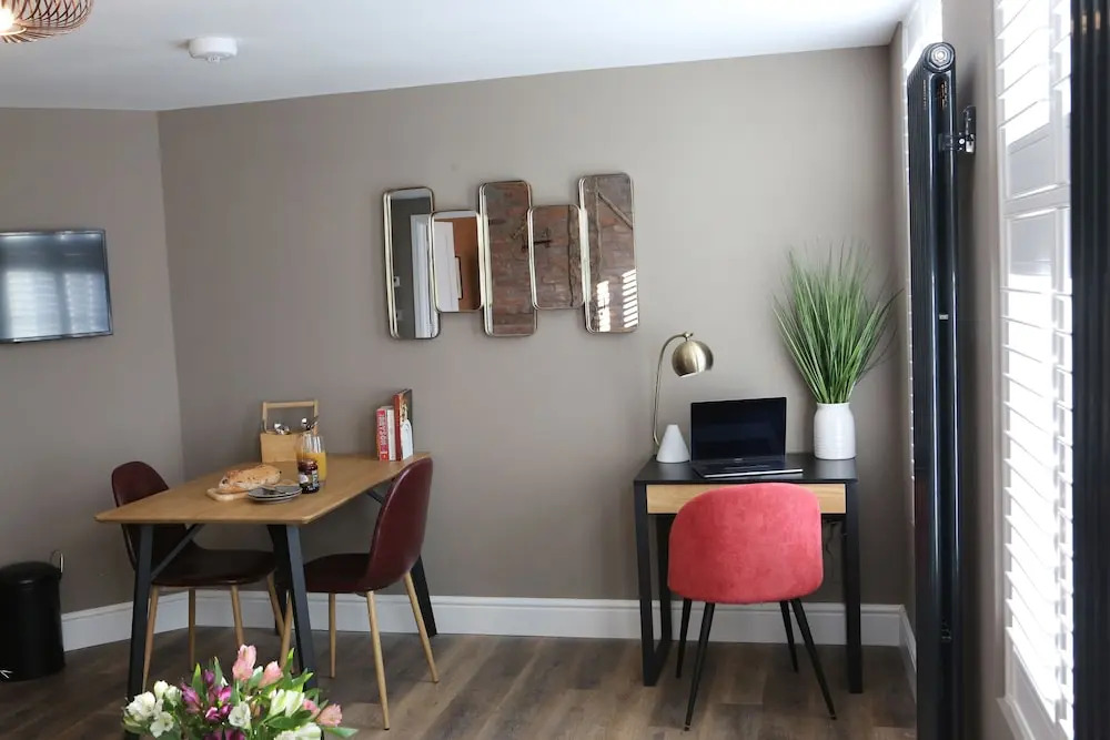 no 12 - Stunning Self Check-in Apartments in Worcester Centre