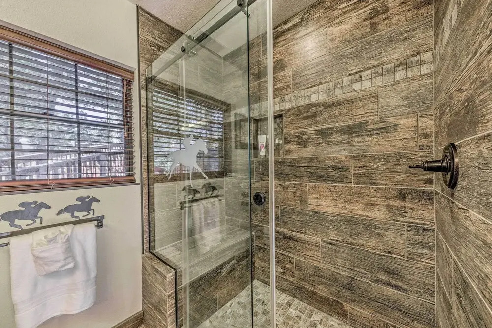 Cozy & Modern Ruidoso Cabin w/ Stellar Views!