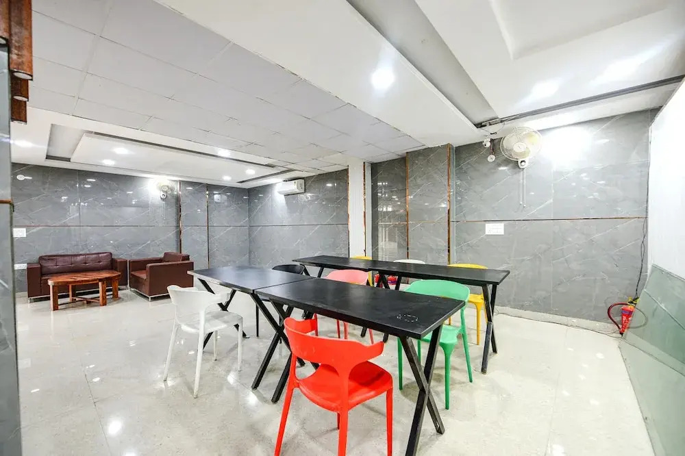 Fabhotel Radiant Blu