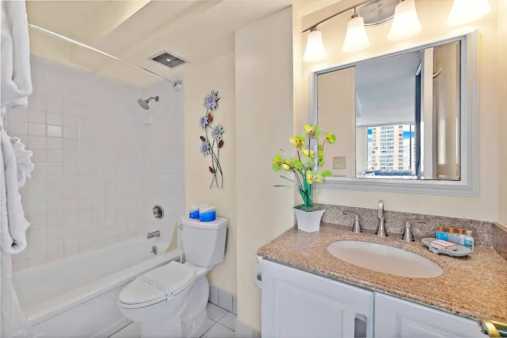 Pacific Monarch - 1 BR - Ocean & City Views