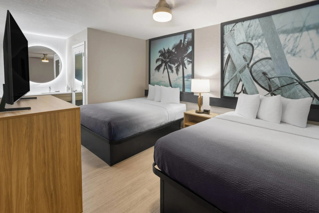 Super 8 by Wyndham Ellenton Bradenton Area