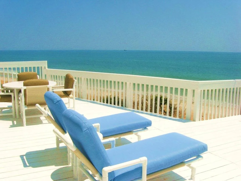Blue Ocean Breeze 5 Br home by RedAwning
