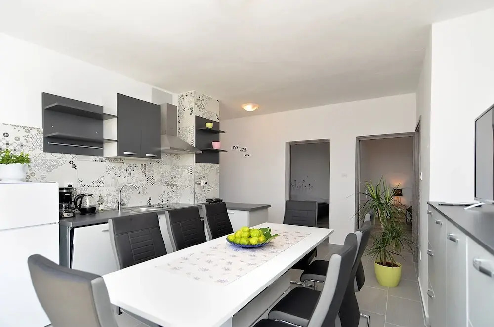Apartment 1938