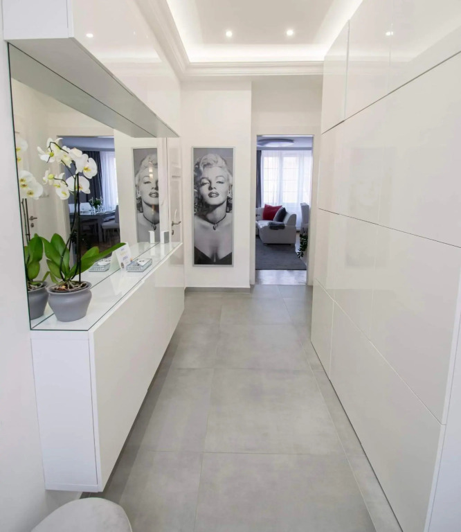 Panoramic Apt. near Chain Bridge