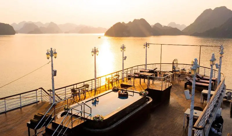 Indochine Cruise Lan Ha Bay