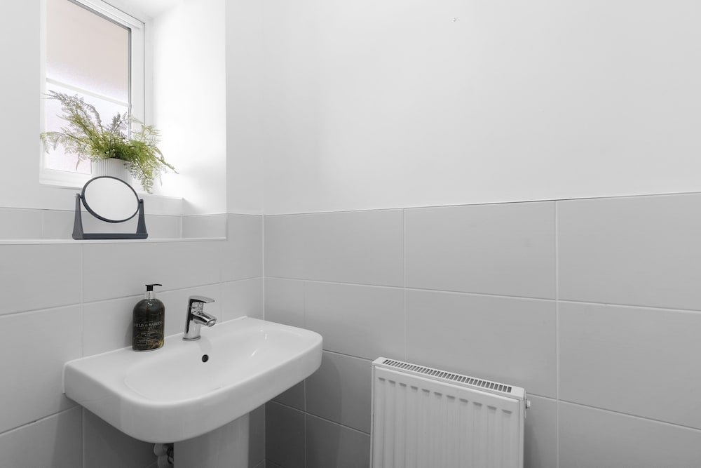 Stylish 3 Bedroom Home with Garden