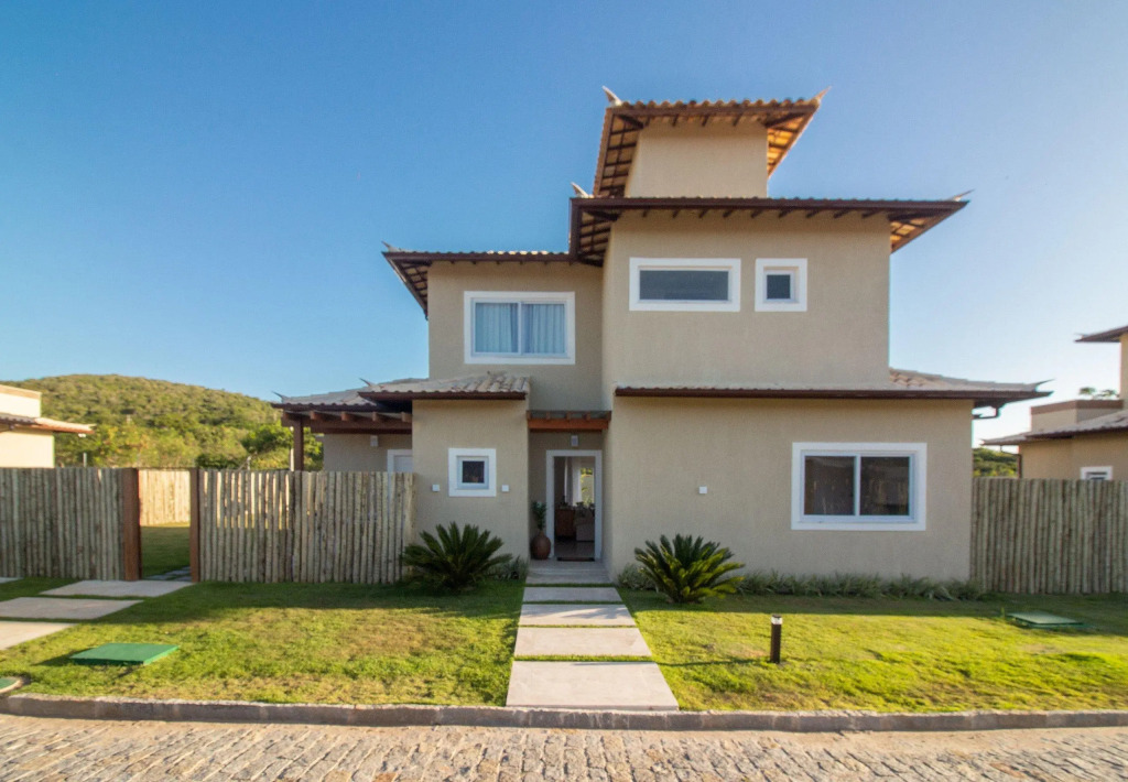 Casa Moderna e Luxuosa com Quatro Suítes Próx a Rua das Pedras Por Luxury Rentals