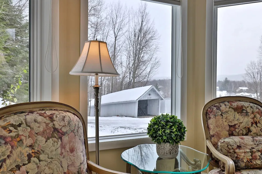 Rent An Inn! Takeover the Birch Ridge with your group, Mountain Lodge- 11 Rooms, Bar, Fireplace, 28ppl home
