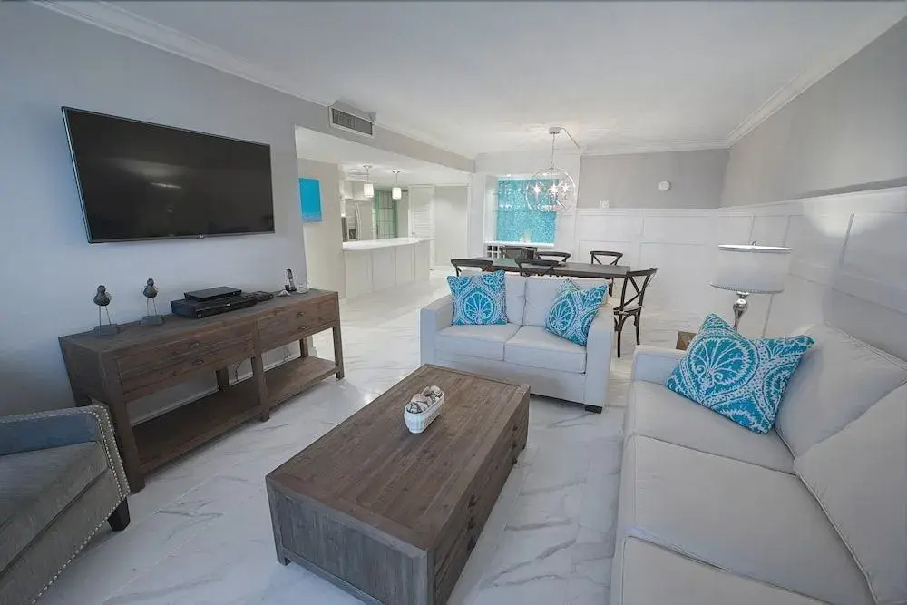 Gulf Shore Condo #302 - 2 Br condo by RedAwning