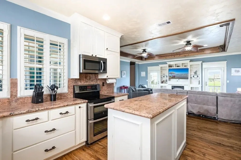 Yoho Hideout 4 Bedroom Home by RedAwning