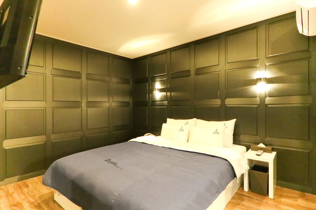 Louis Hotel