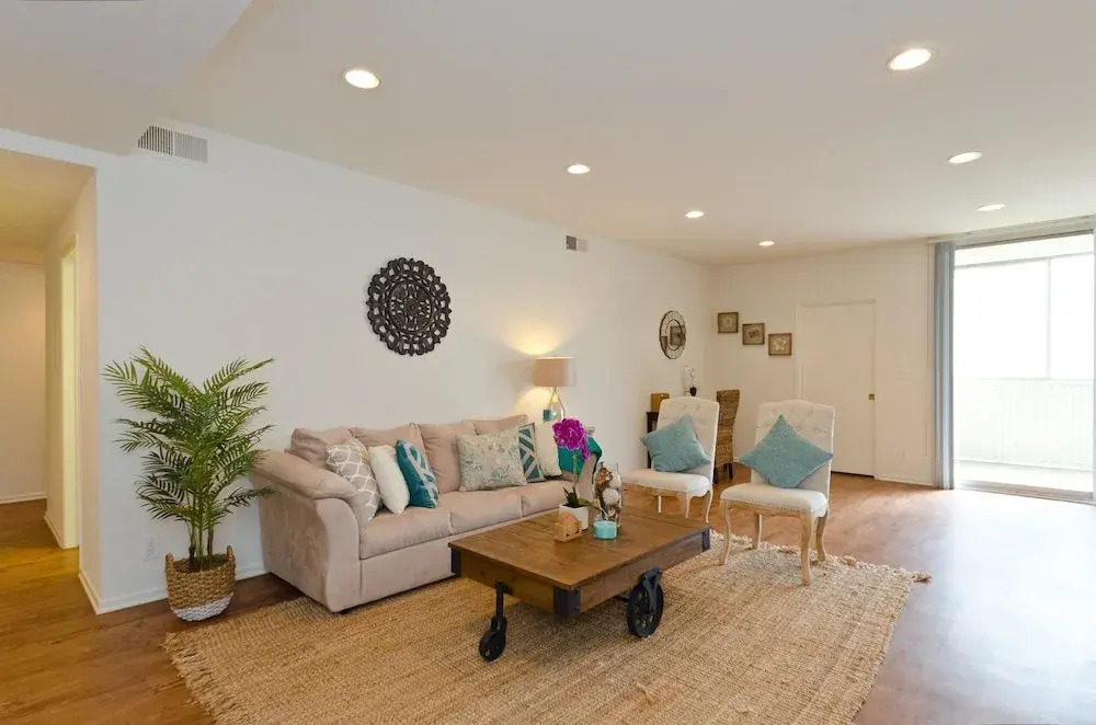 LA058 2 Bedroom Apartment By Senstay