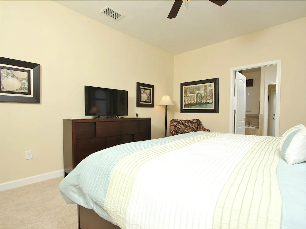 Champions Gate 1421 - Nine Bedroom Villa with Private Pool