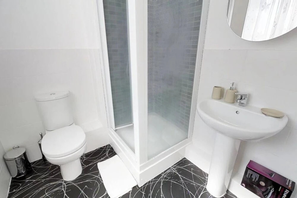 Stayzo - Cole Green Lane - Ideal for Your Next Staycation or Workcation Whole House With Wi-fi