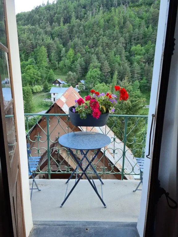 Les Etrangers a lancien Hotel des Etrangers