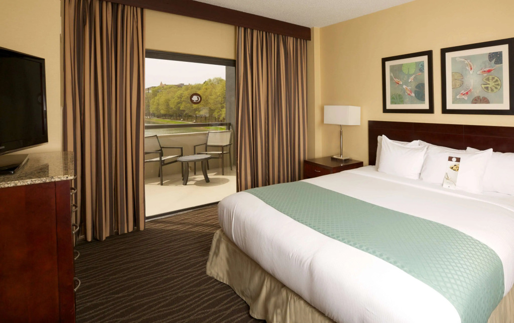 DoubleTree Suites by Hilton Raleigh-Durham