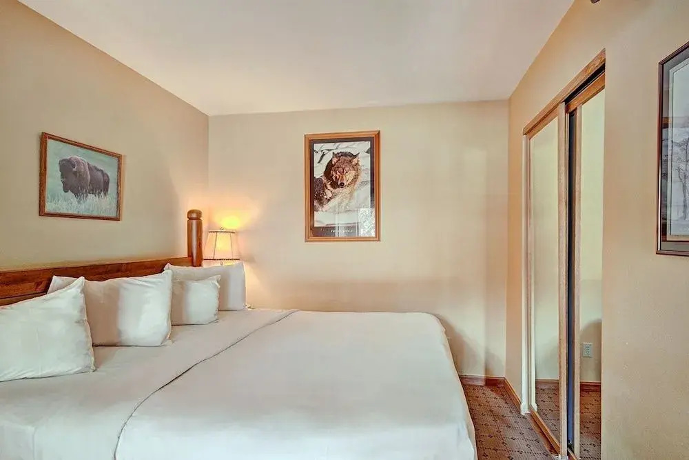 River Mnt Lodge W105D