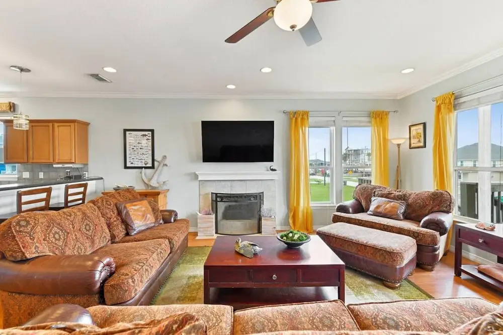 Canal View Home With Hot Tub Near the Beach
