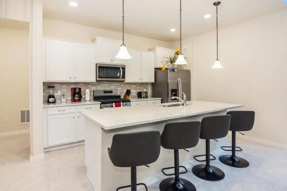 Beautiful Themed Vacation Home With Pool St5509