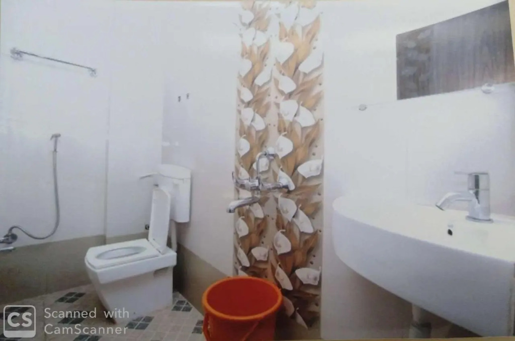 Rajhuns Deluxe Lodging
