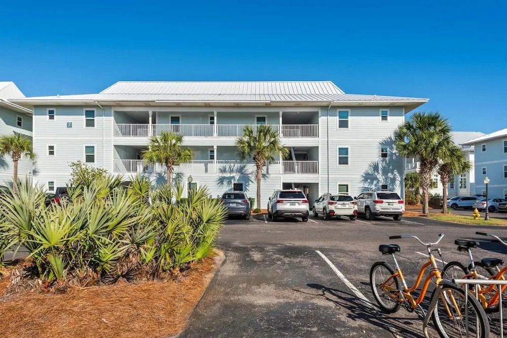 Pet-friendly Corner 1st Floor Condo in Seagrove, Steps From the Beach