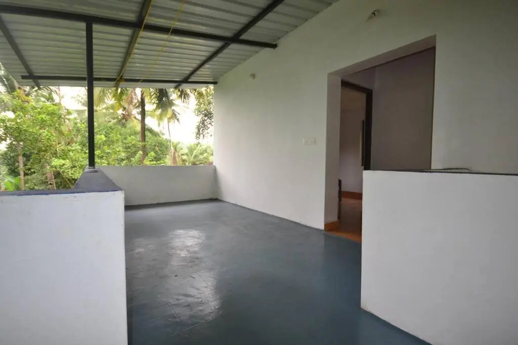 Riverside two-bedroom cottage with patio
