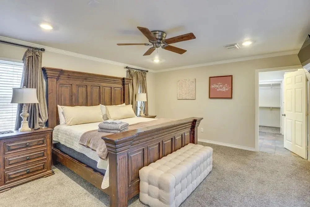 1 Mi to Texas Tech: Group Getaway w/ Pool & Sauna