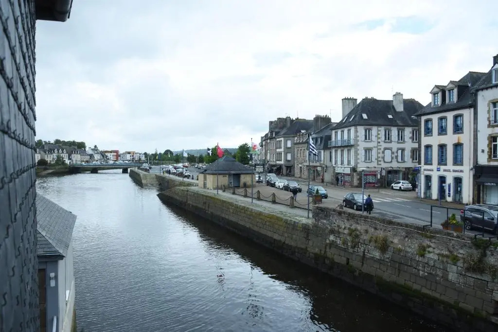 Une Nuit Sur Le Pont 1 (Adults Only)