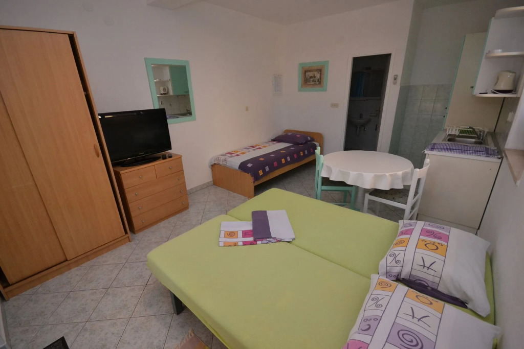 Studio apartment Suzane - terrace and sea view SA-Iris Postira, Island Brac