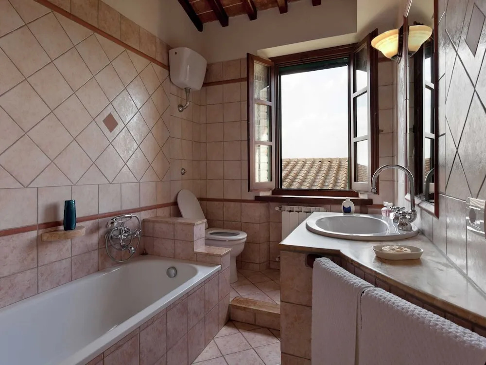Apartment Near Cortona With Pool and Roman Charm