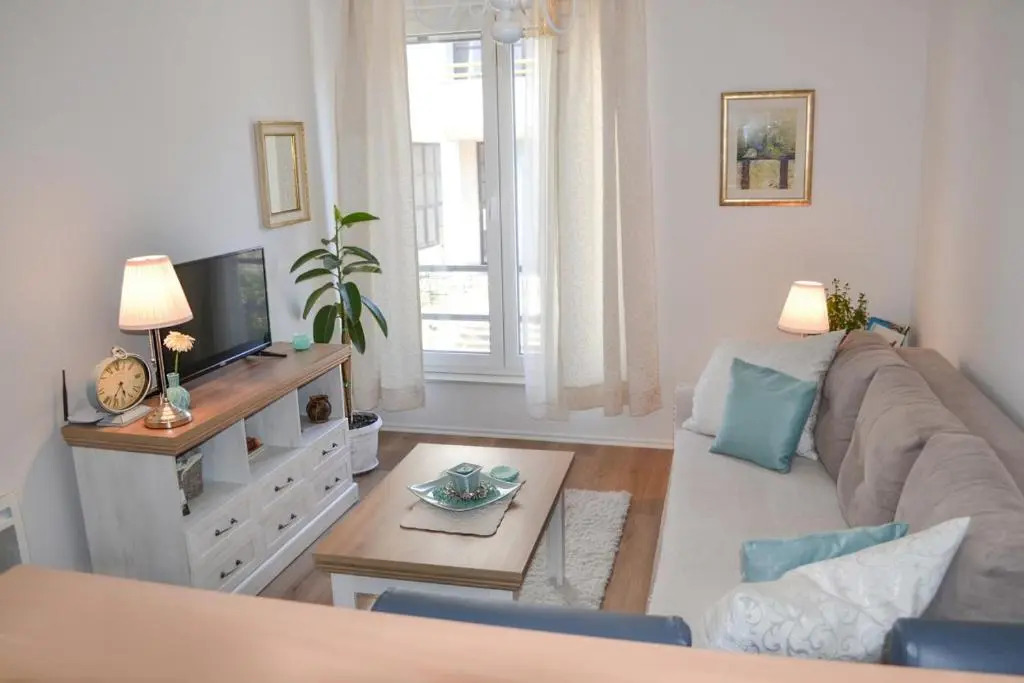 Happy Apartments