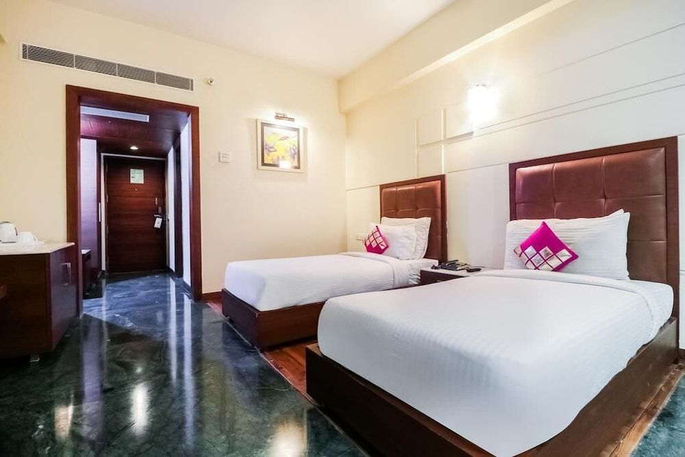 La Silver Leaf Hotel