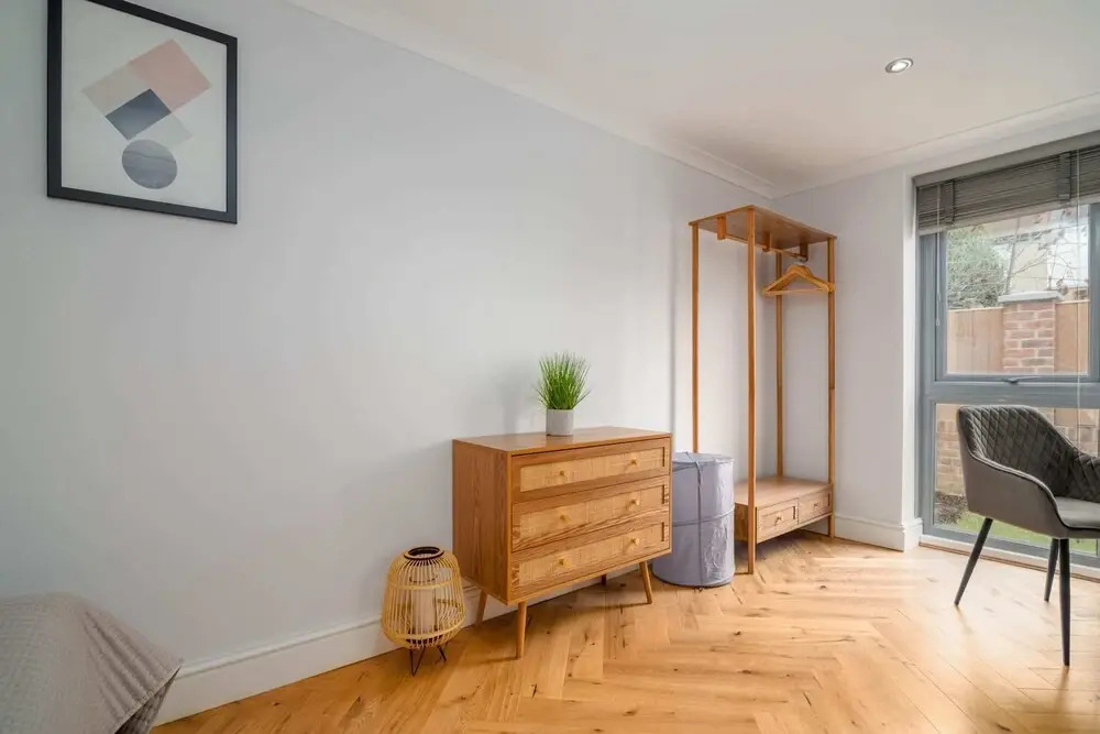 Guestready - Unique Home Near Wimbledon With Gorgeous Deck and Parking, Morden