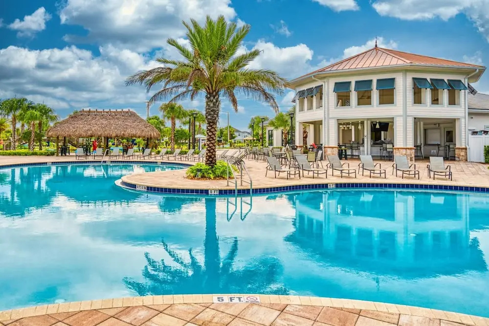 Home 9 Bed Themed Rooms Pool Storey Lake