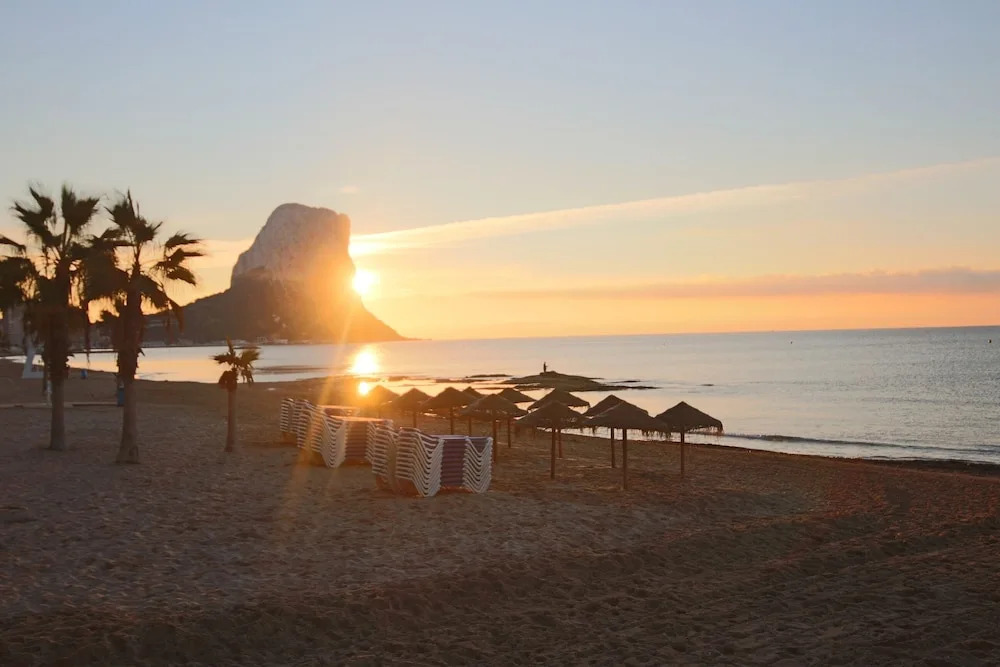 Only 100m to the Beach! Spacious Villa With Private Pool - 12 People