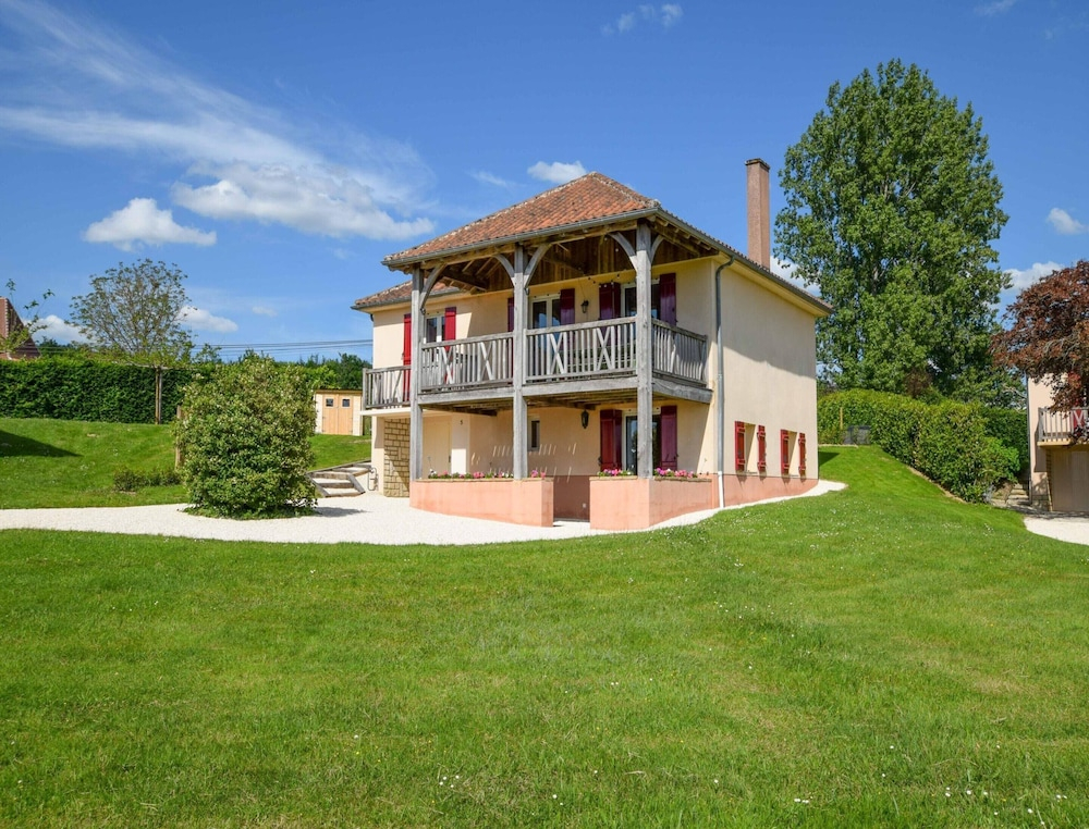 Holiday Home for 6 People in the Heart of Perigord