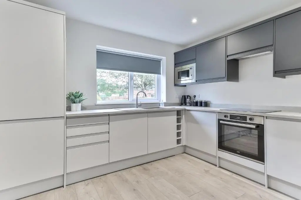 3 Bed Refurbished, Modern House, WiFi, Patio area