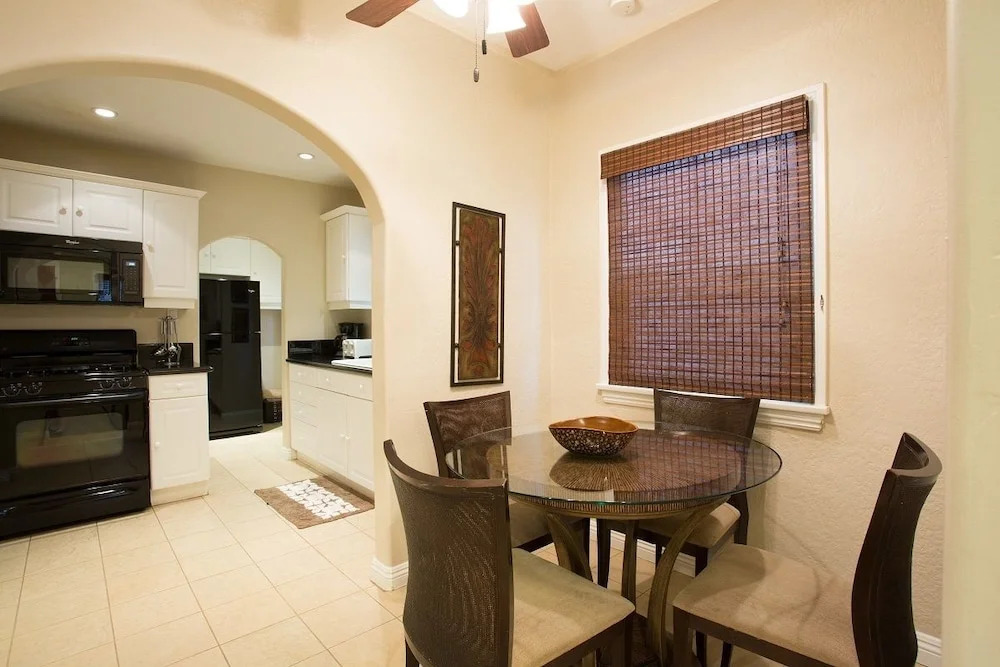 128 39th ABC 5 Bedrooms 3 Bathrooms Villa