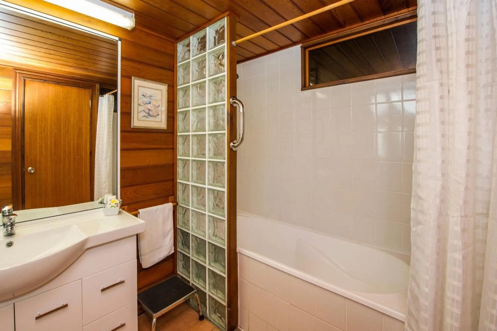 Beachside Cottage - A Private Peaceful Hidden Gem 50m to Beach