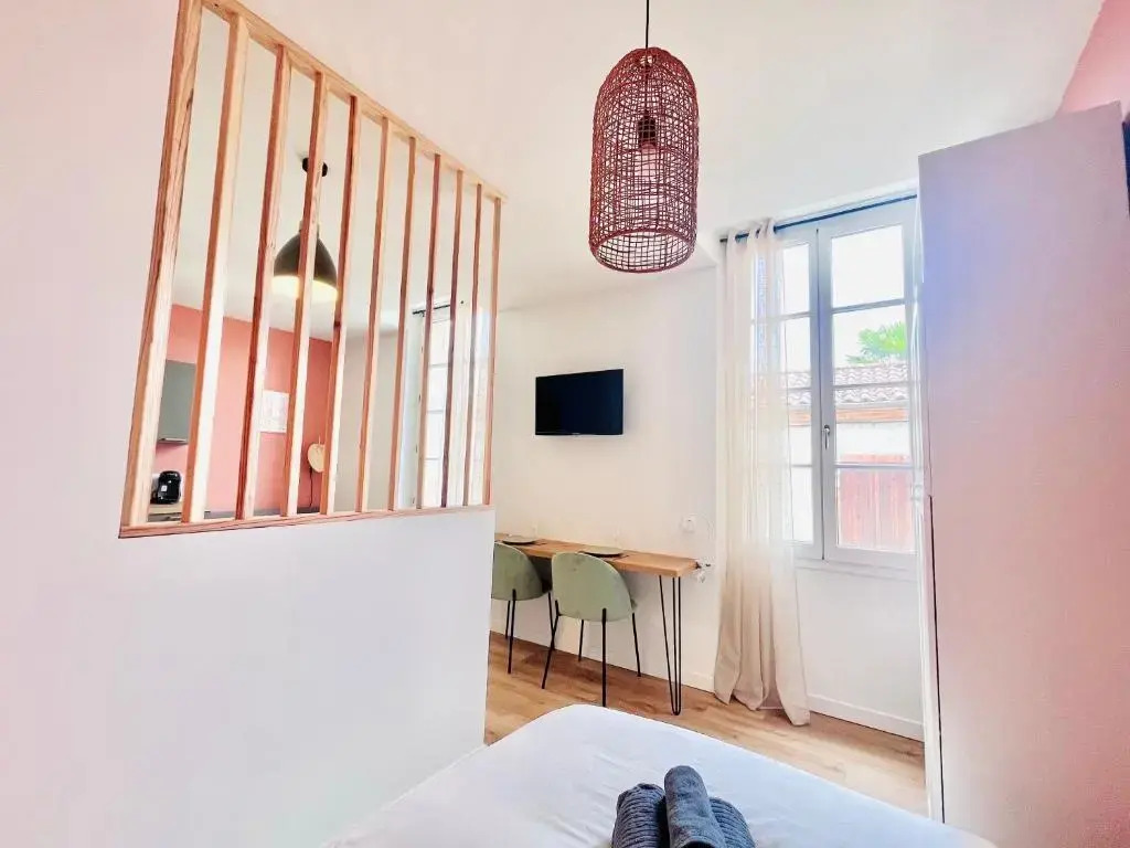 LE QUAI 3 - Studio neuf LUMINEUX CALME - CLIM - WiFi - Gare à 200m