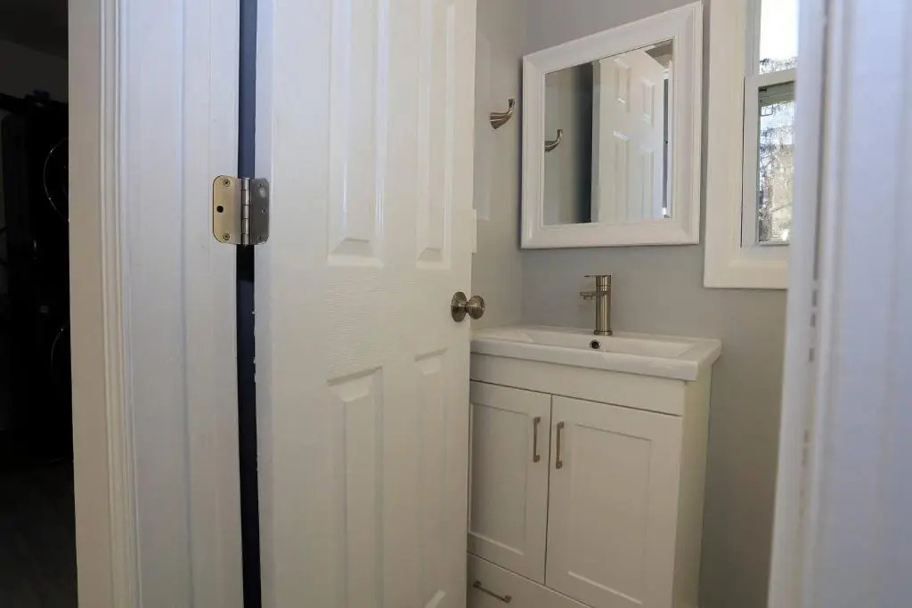 Global Vibe Parlor Renovated Full Kitchen Free Parking