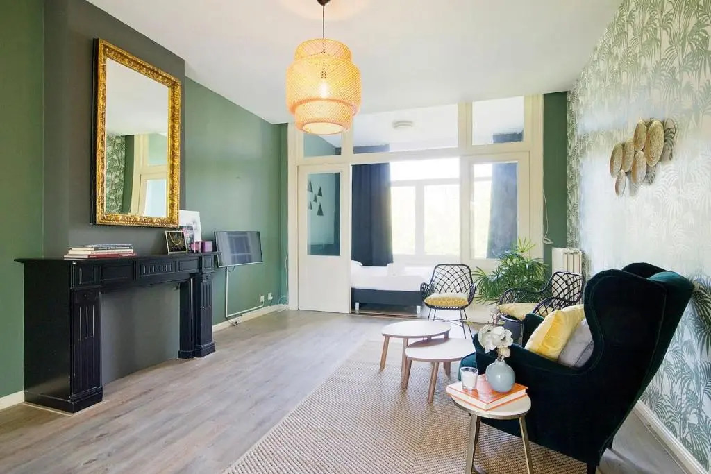 Spacious 4P Canal Apartment