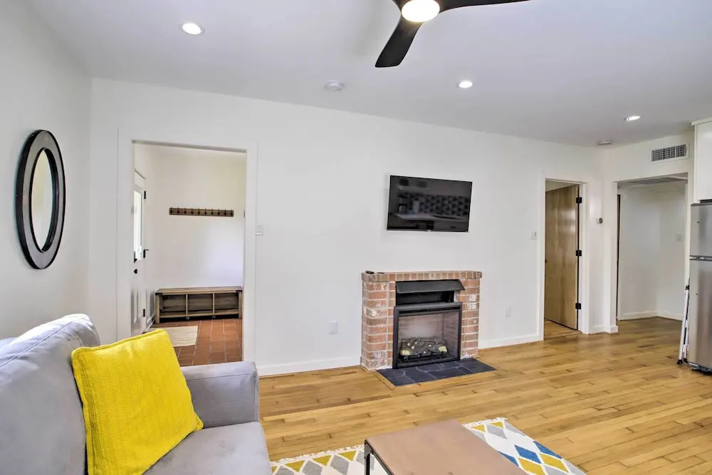 Houston Apt w/ EV Charging: 3 Mi to Downtown!