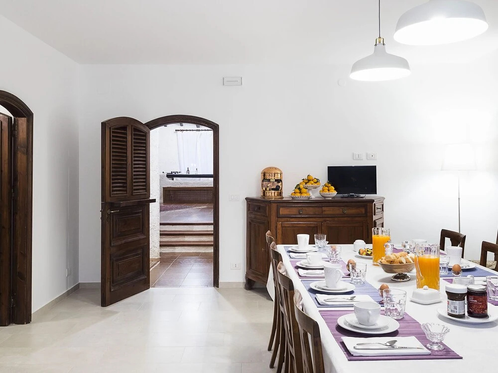 Exclusive Villa With Private Swimming Pool That Enjoys a Splendid Seafront View
