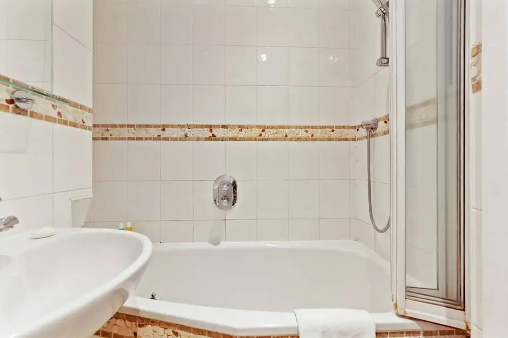 Lovely 2 Bed Apt W/patio nr Shepherd's Bush
