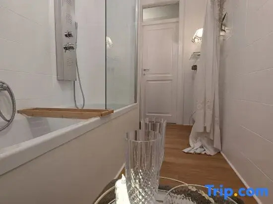 The Crystal Suite - Gorizia Central Apartment