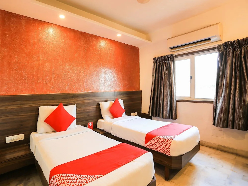 OYO Flagship 047 Railway Station Surat