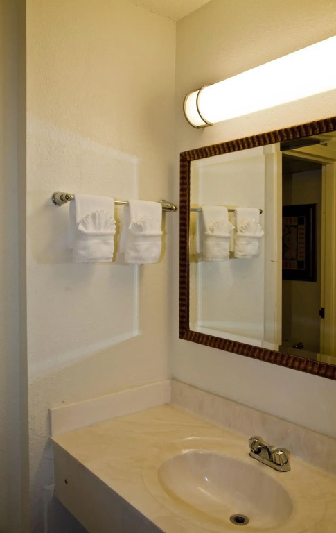 Golden Green Hotel