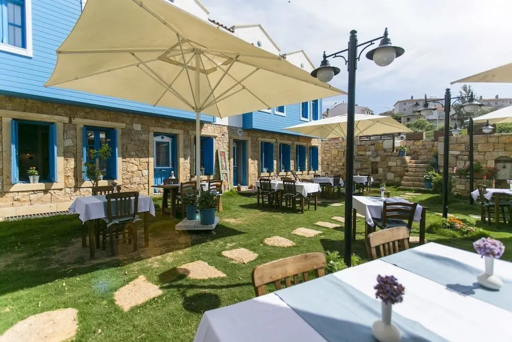 Ayapetro Hotel